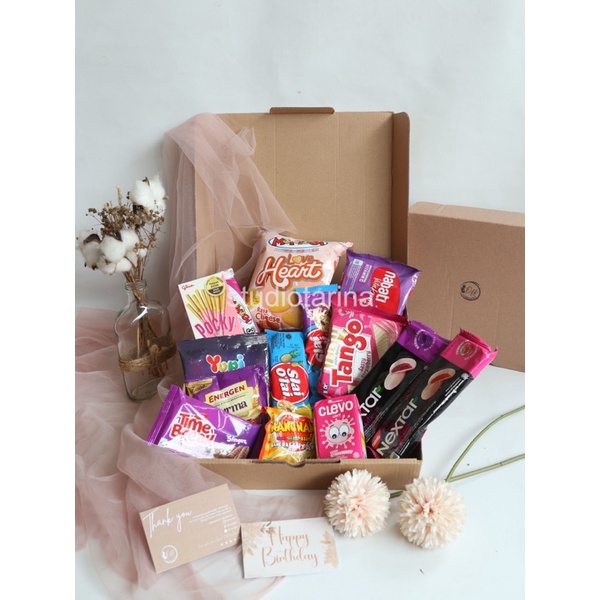 

Snack Box Murah Kado Ulang Tahun/Wisuda Hampers