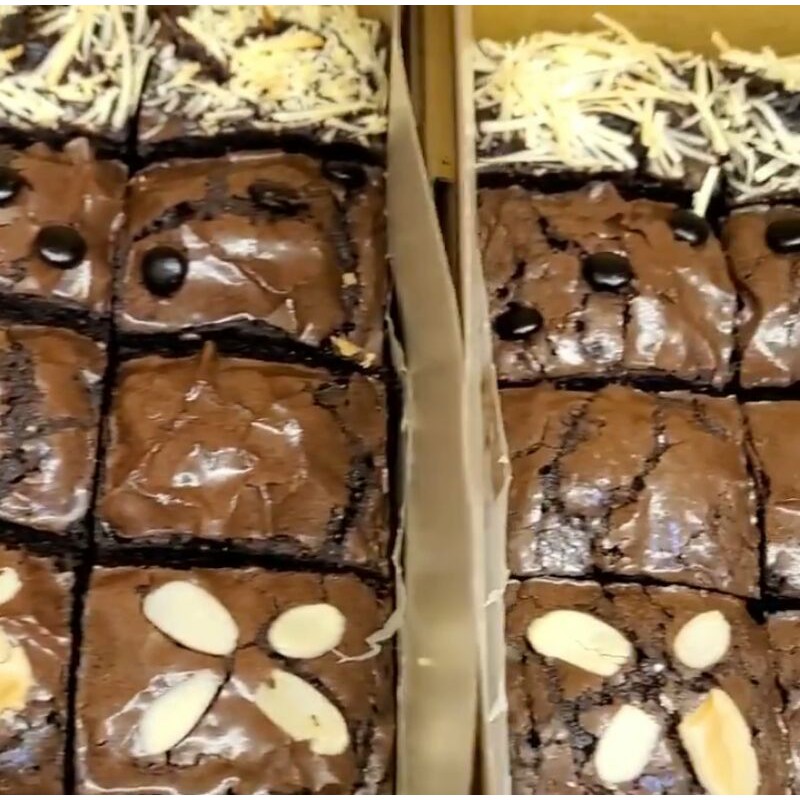 

Brownies panggang aneka rasa campur almond keju