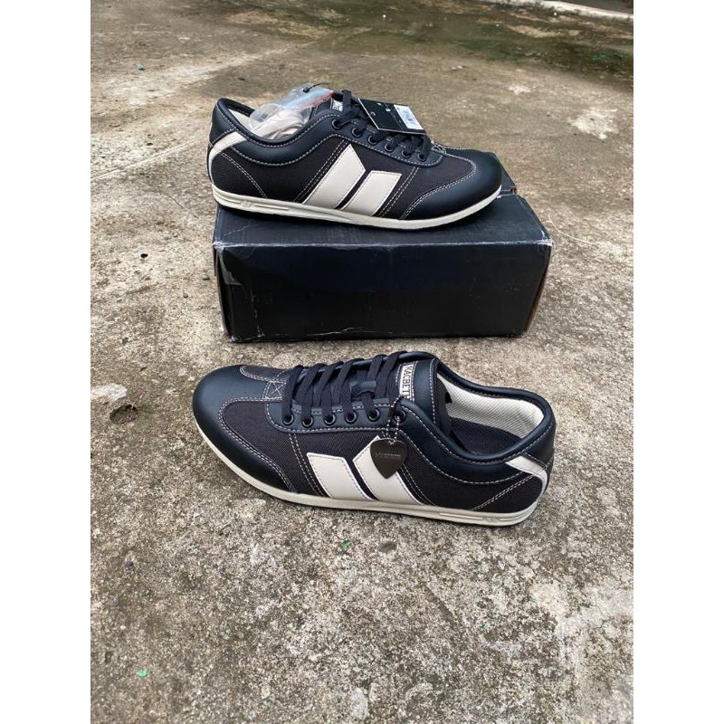 MACBETH BRIGHTON BLACK CEMENT LEATHER