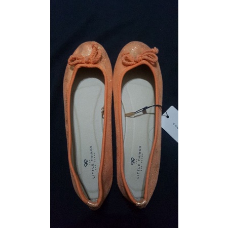 Sepatu Little Things She Needs