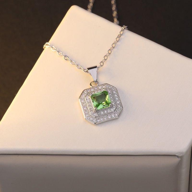 [Ready Stock]Fashion Inlaid Diamond Square Pendant Silver Necklace