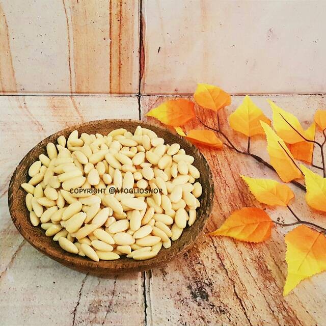 

Raw Almond Blanched / Almond Mentah Kupas Utuh 500 Gram