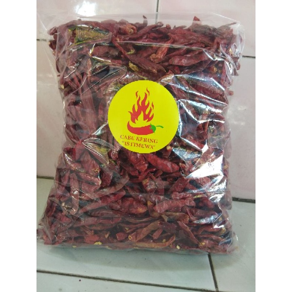 

Cabai kering merah / Cabe kering istimewa 500 gram / 500gr kualitas terjamin. Awet dan nikmat