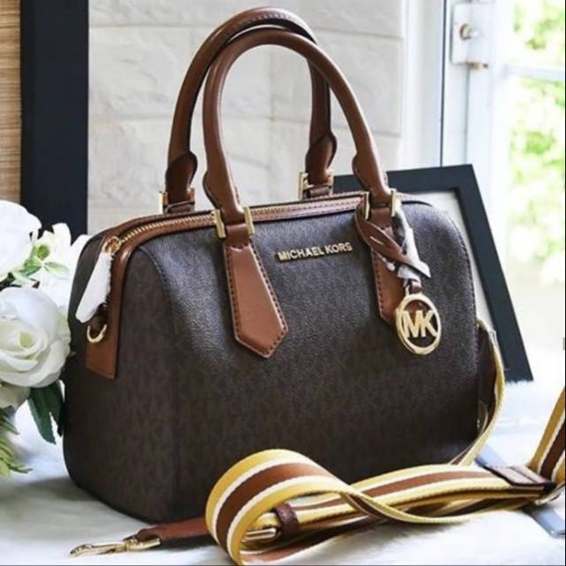 MICHAEL KORS HAYES SMALL DUFFLE BROWN - MK HAYES SMALL DUFFLE