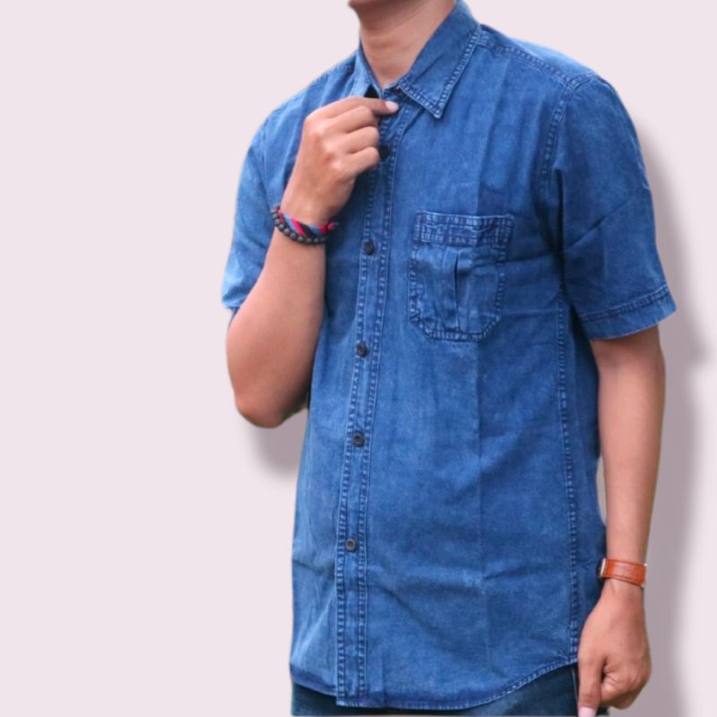 KEMEJA PRIA LENGAN PENDEK BAHAN SOFT DENIM JEANS