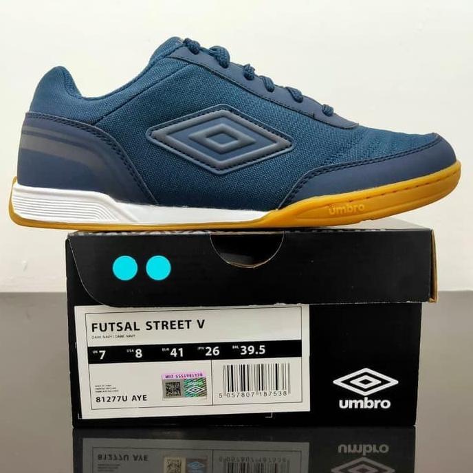 SEPATU FUTSAL UMBRO FUTSAL STREET V 81277U AYE