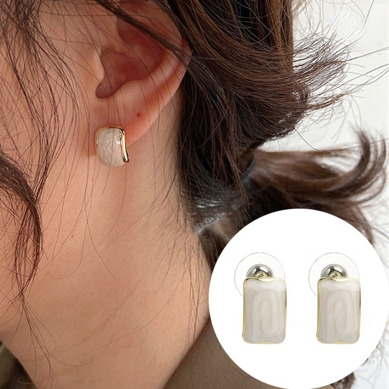 1 Pasang Anting Stud Enamel Glaze Bentuk C Geometris Gaya Retro Untuk Wanita