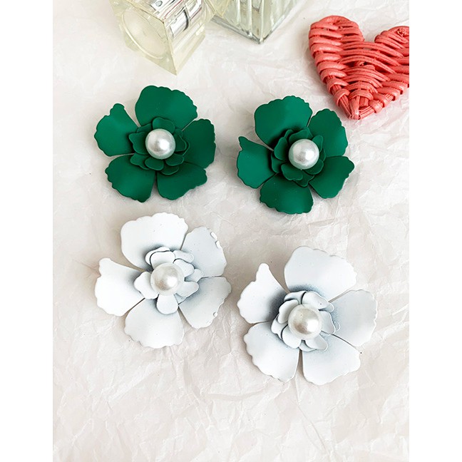 LRC Anting Tusuk Fashion Alloy Pearl Flower Earrings F799XX