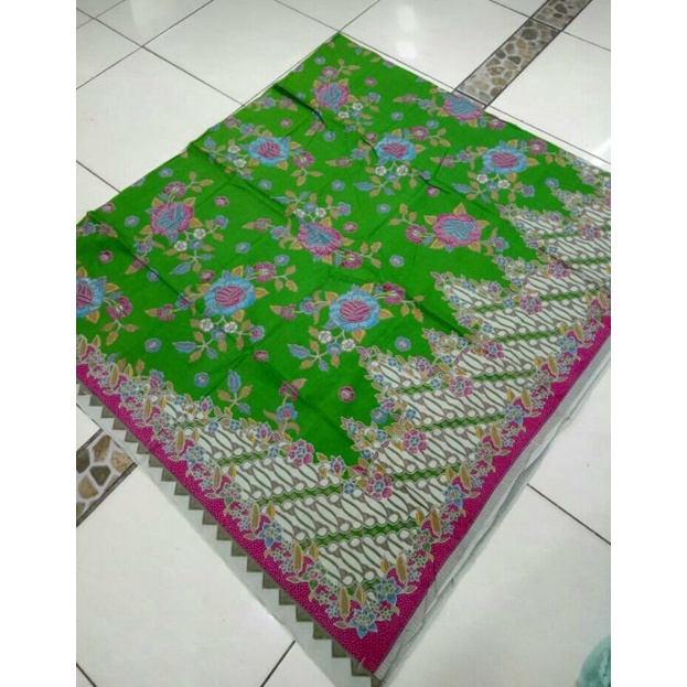 batik hijau parang tumpal merah kembang