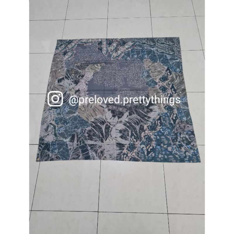 Preloved Buttonscarves Farsha Stone