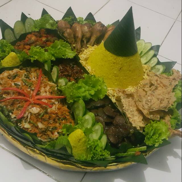 

Nasi tumpeng porsi untuk 25 orang