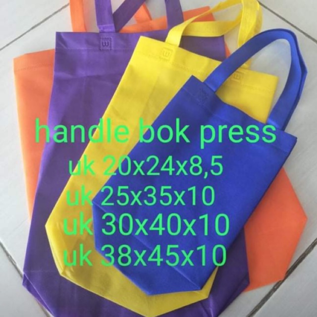 

LUSINAN(12pcs)- Tas Spunbond Handle Box uk 30x40x10/ Goodie Bag / Tas Kain Polos