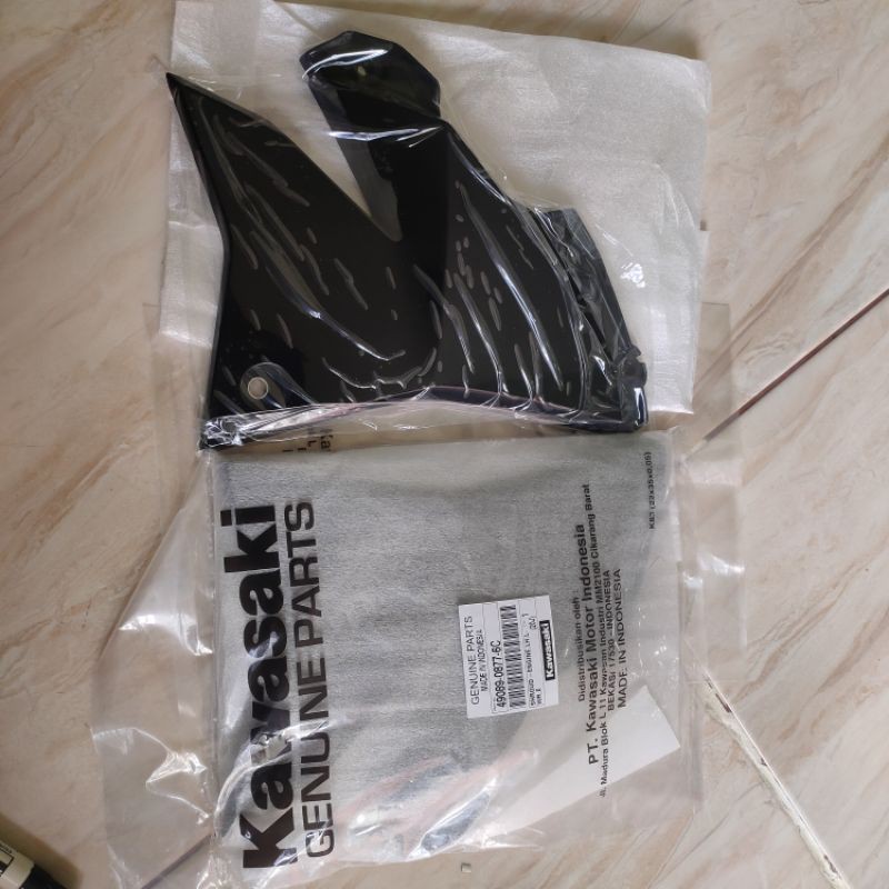 cover sayap tangki dalam DTracker hitam 1 set original