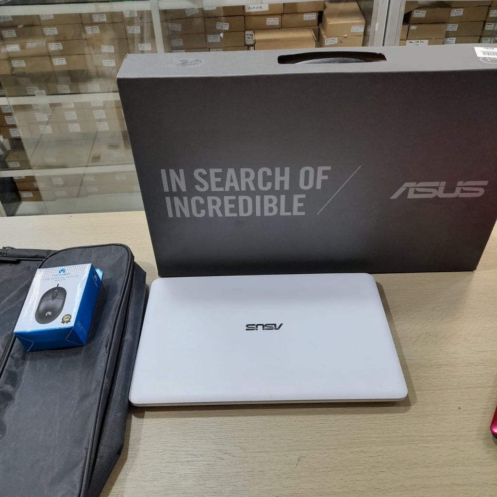 Laptop leptop seken bekas Asus Notebook E202S RAM 2GB 2 gb second Intel CELERON HDD 500GB berkualitas mulus like new