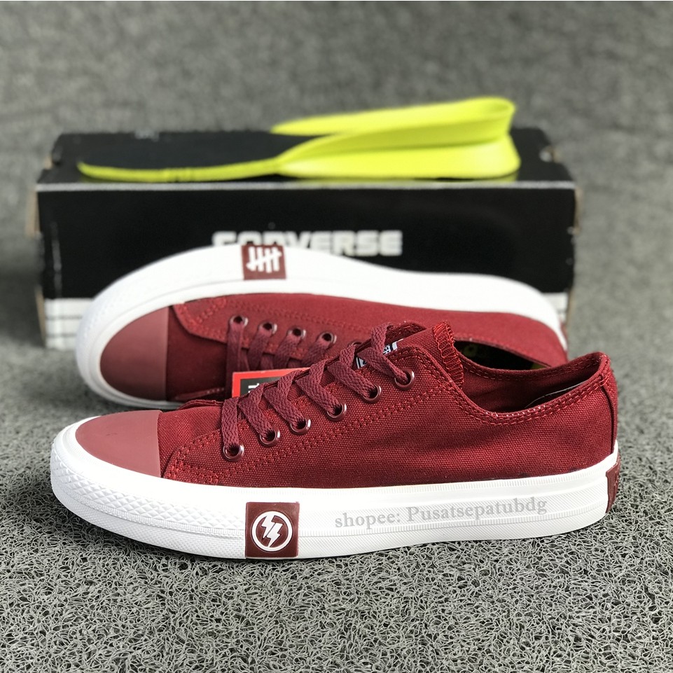 Sepatu Converse Petir Pendek X Undefeated Low Maroon