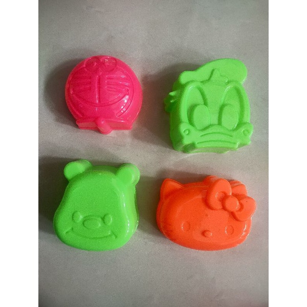 4Pcs Cetakan Nasi Bento Kue Bolu kukus Puding Jelly Karakter Hello Kitty Donald Doraemon dan Winnie 
