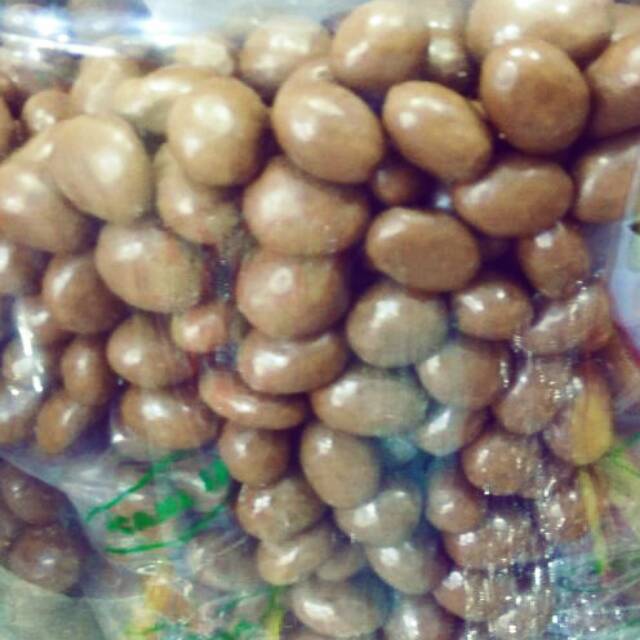 

Coklat delfi isi kismis, almond dan kacang mede kiloan