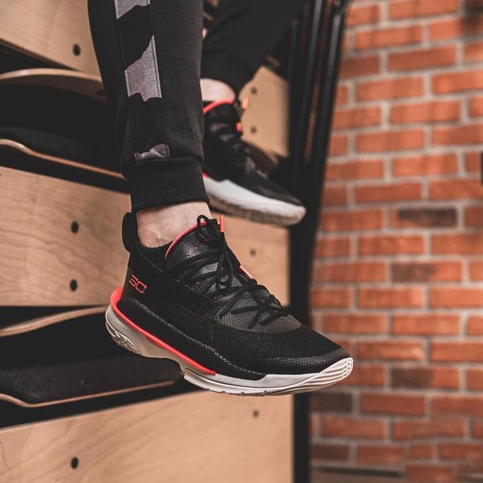 ⭐⭐ TERLAKU SEPATU OUTDOOR WANITA⭐⭐ UNDER ARMOUR CURRY 7 FOCUS BETA RED EKONOMIS