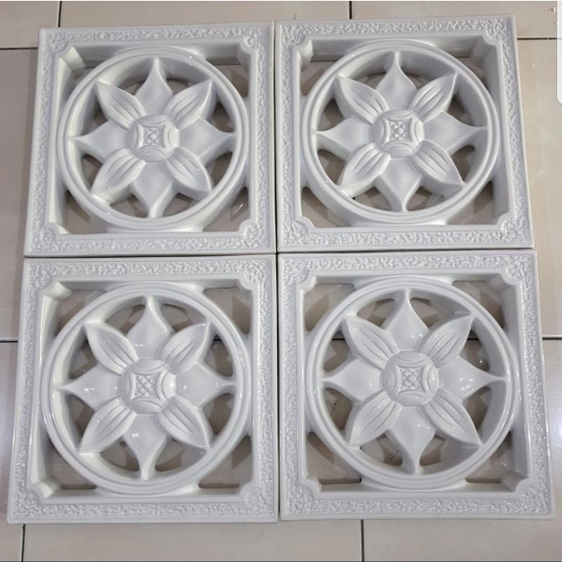 roster keramik uranus 30x30