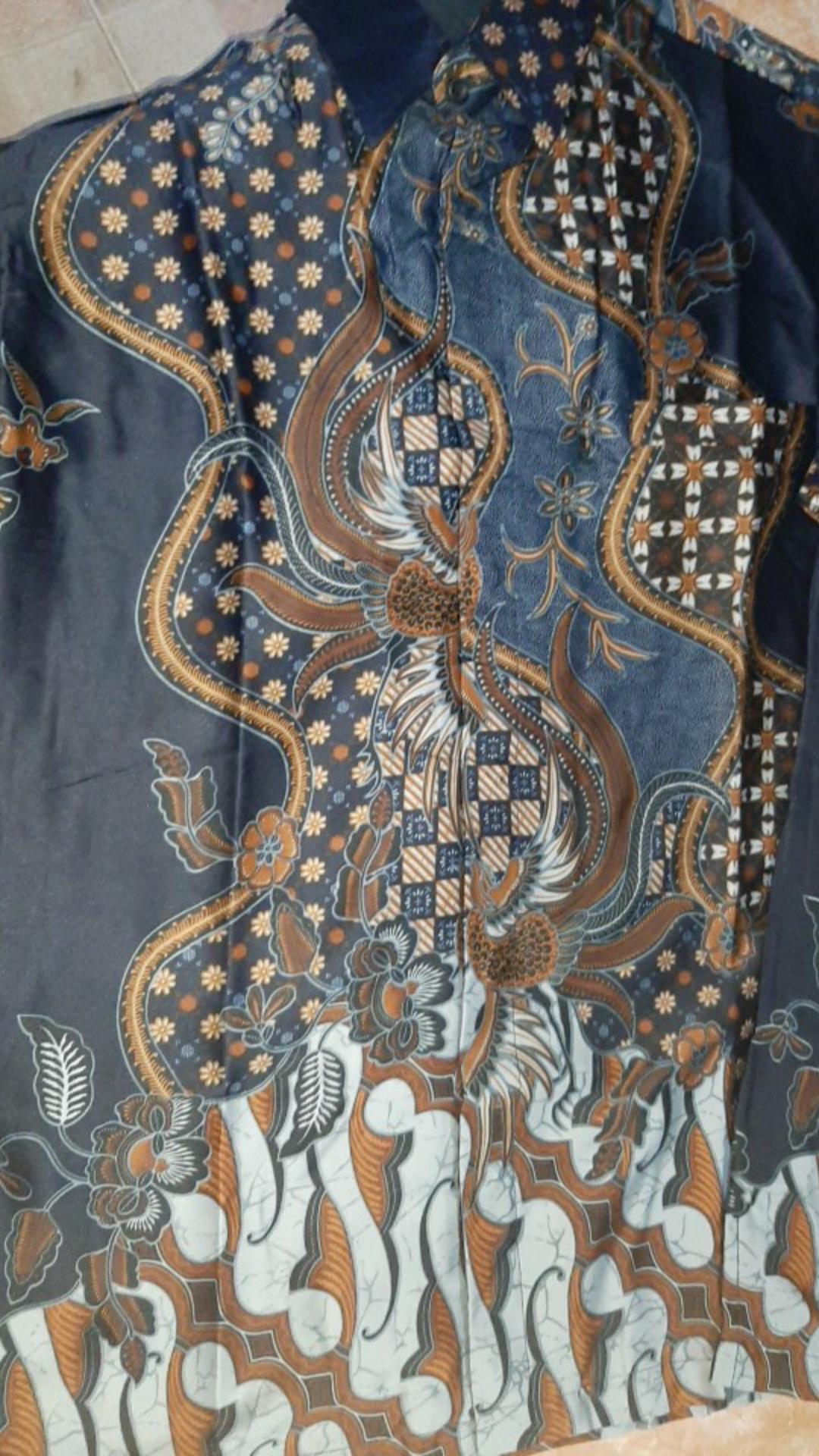 Kemeja Batik Bahan Semi Sutra Super Berfuring Leng Panjang Batik Clasik Batik Sutra Batik Pekalongan