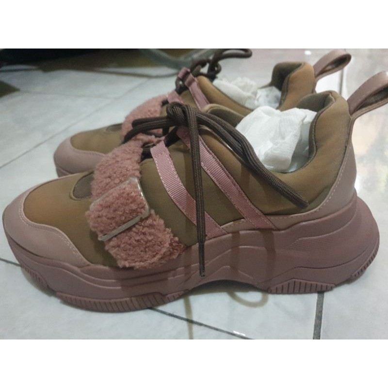 sepatu charles and keith