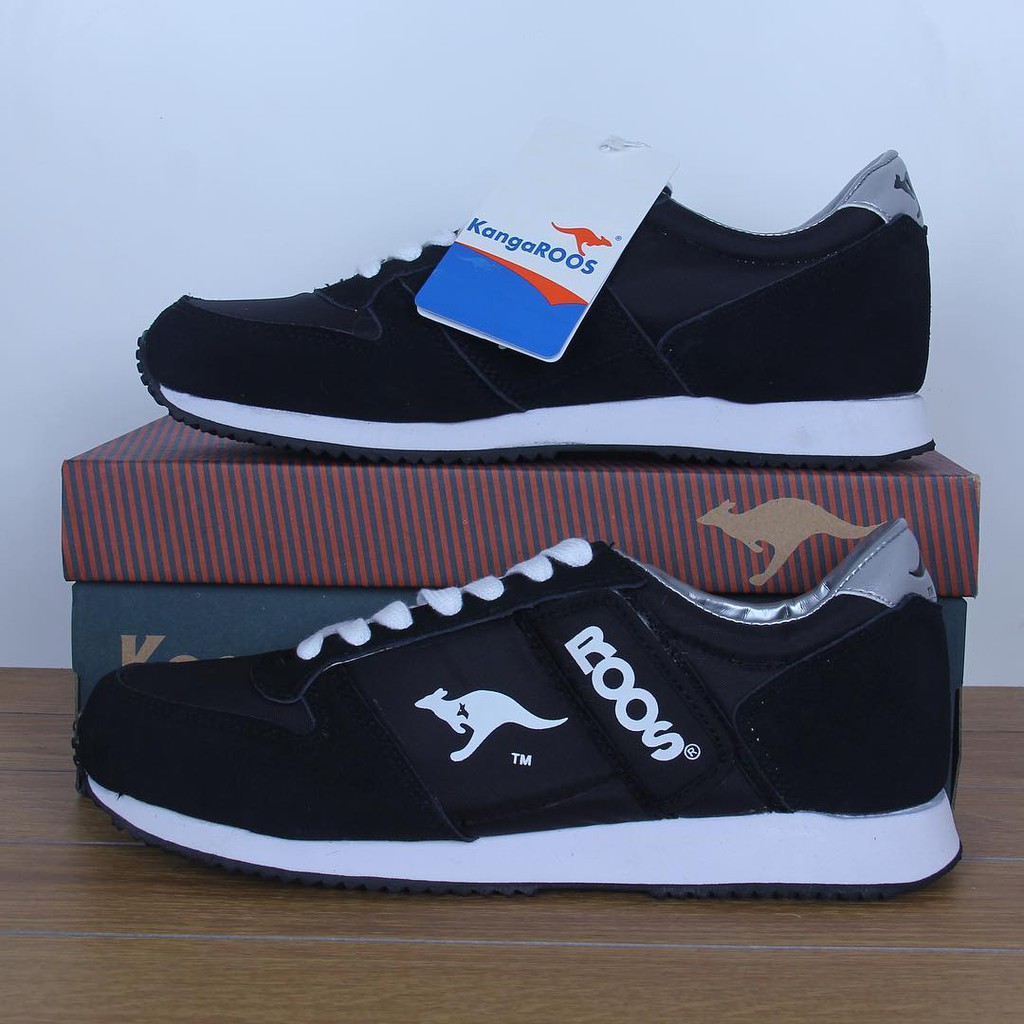 Kangaroos Combat Basic Black sepatu running casual