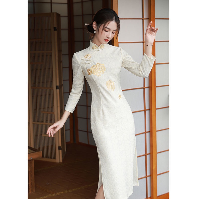 Improved cheongsam spring and summer 2022 new Beige embroidery small young lace retro everyday wear