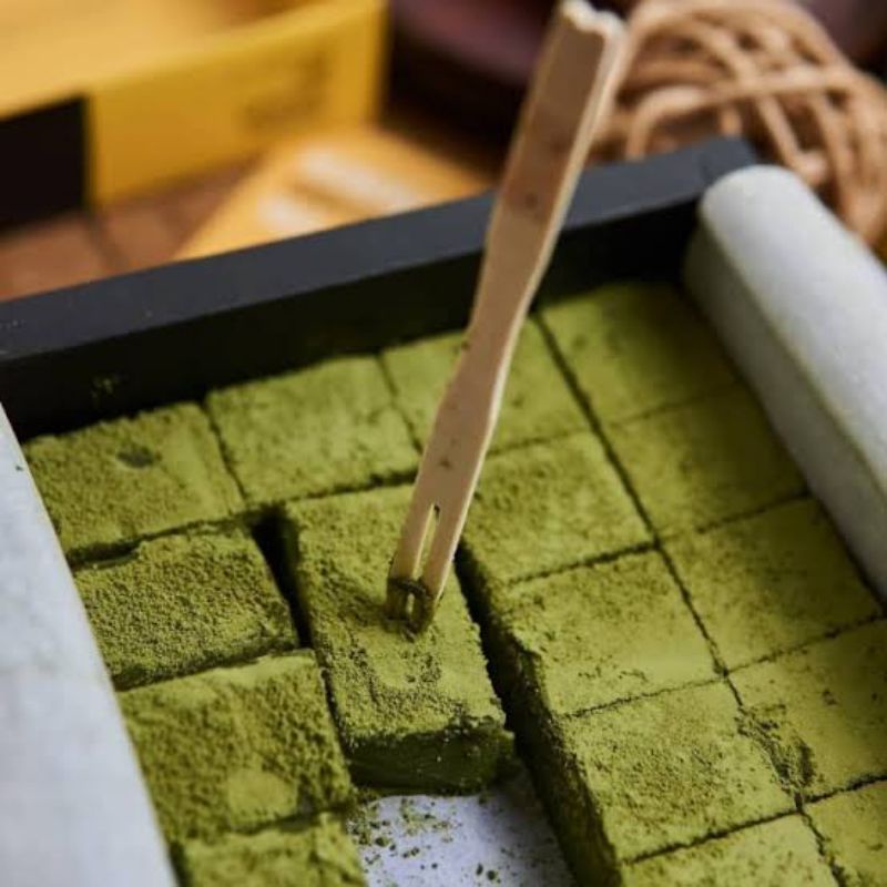 

HEAVENLY CHOCOLATE MATCHA SQUARE BOX