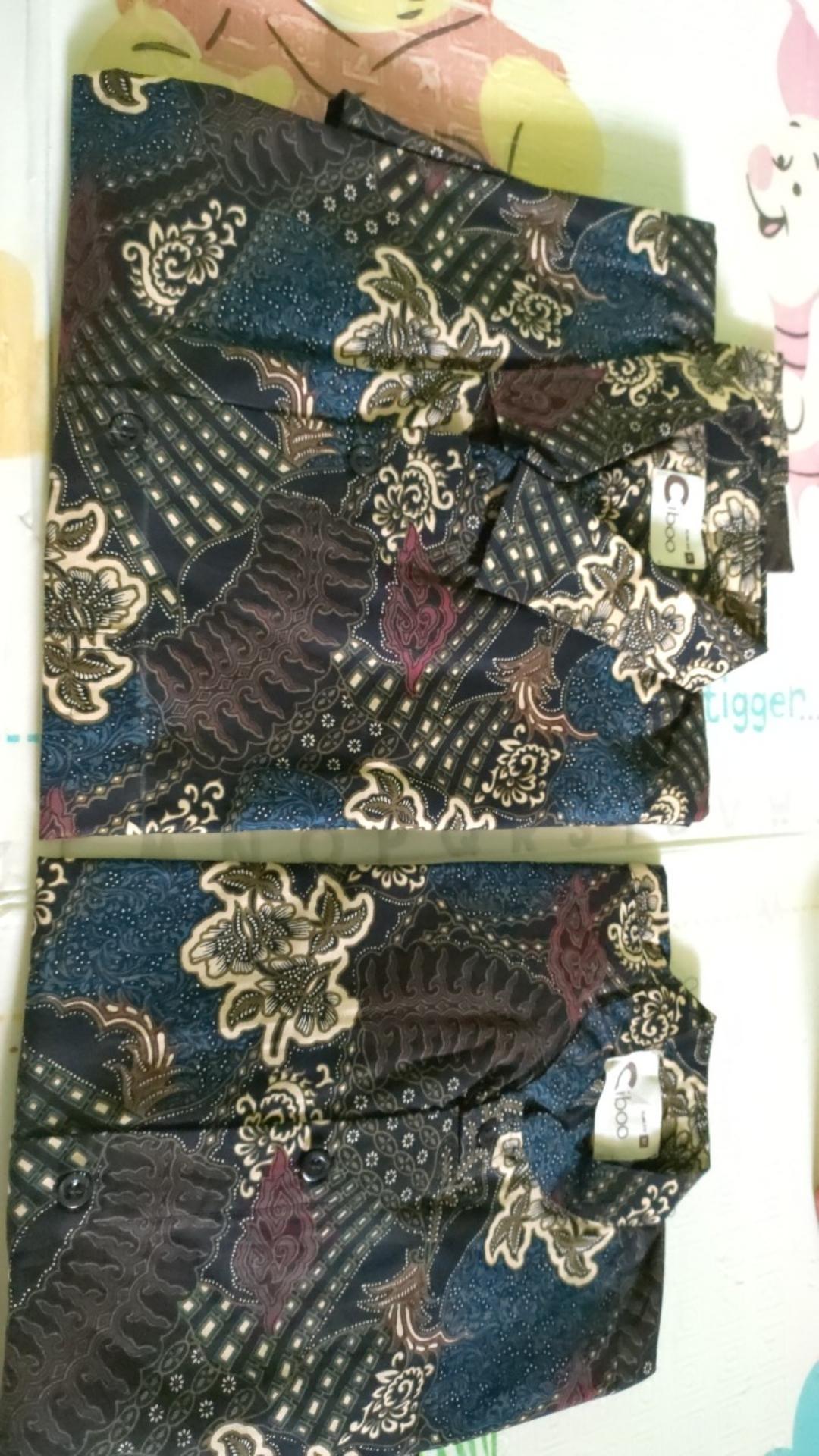 Kemeja Batik Slimfit Couple Ayah Dan Anak Lengan Panjang Warna Dasar Hitam Motif Coklat Dan Biru