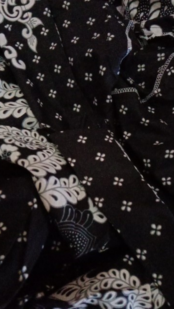 Baju Couple Batik Keluarga Terbaru Maura Ruffle Gurita Putih Bisa Pisah