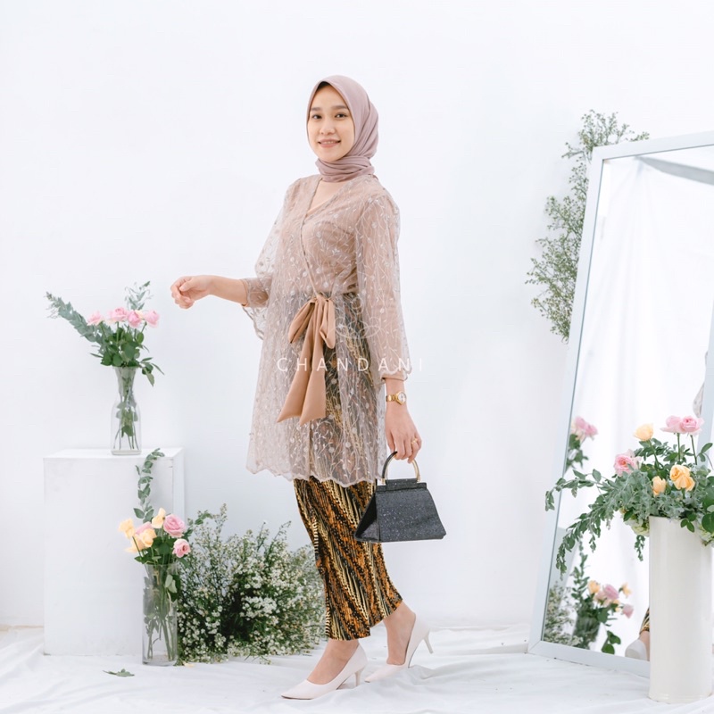 chandani.id• YUKIMO OUTER MOCCA - Outer Kebaya Tulle Akar Premium Wisuda Lamaran Kondangan Bridesmaid Seragam. outer kondangan. kebaya wisuda. outer brokat. by chandani