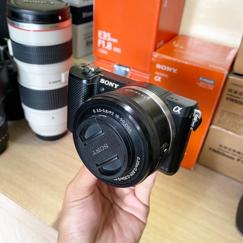 KAMERA SONY A5000 LENSA 16-50mm MULUS SEPERTI BARU -  SONY A5000 WIFI LAYAR FLIP - KAMERA BLOG TERMU