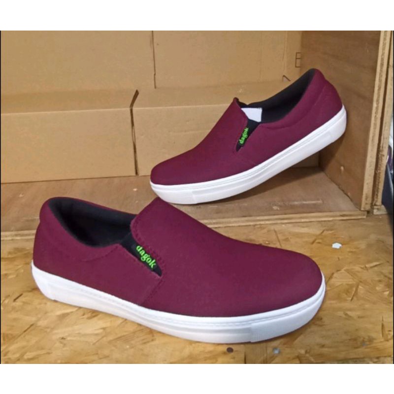 sepatu slip-on pria/cowok sneakers sekolah sepatuvans