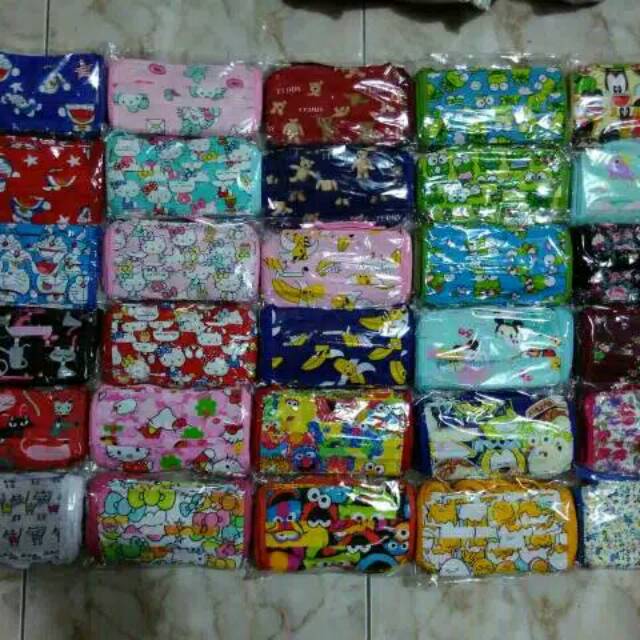 Masker motif karakter satuan plus plastik