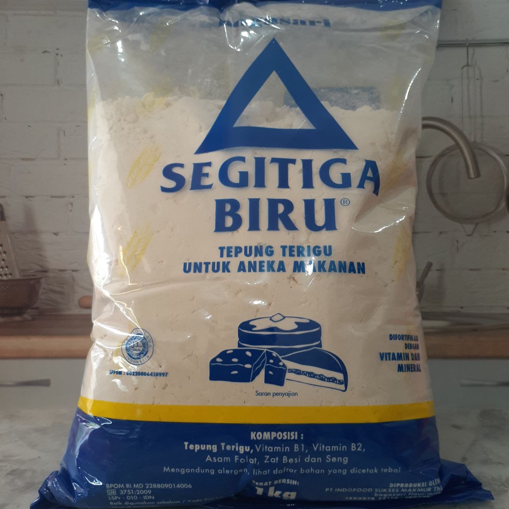 Jual Tepung Terigu Protein Sedang SEGITIGA BIRU Serbaguna 1kg | Shopee ...