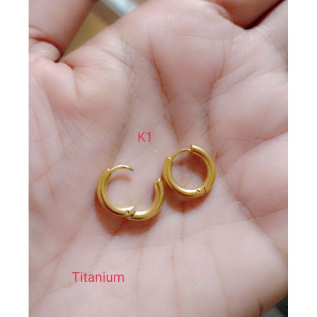 Anting anak titanium
