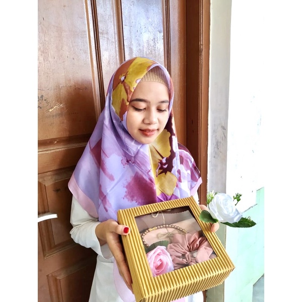 

GIFT SET KADO ULANG TAHUN CEWEK/ WEDDING HAMPERS HIJAB MURAH PACAR