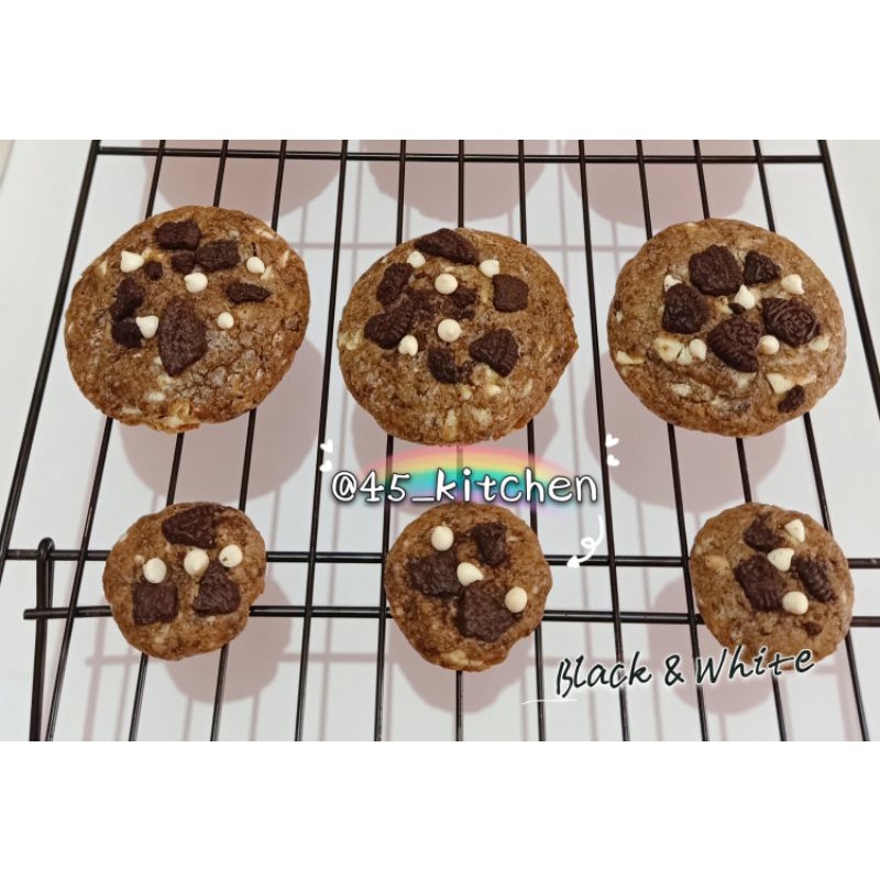 

Homemade Soft Chewy Cookies by @45_Kitchen varian Black & White