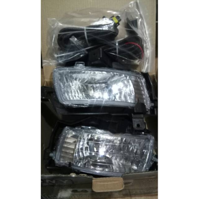 Fog lamp Lampu Kabut Bemper Toyota Innova Inova Old Tahun 2005.