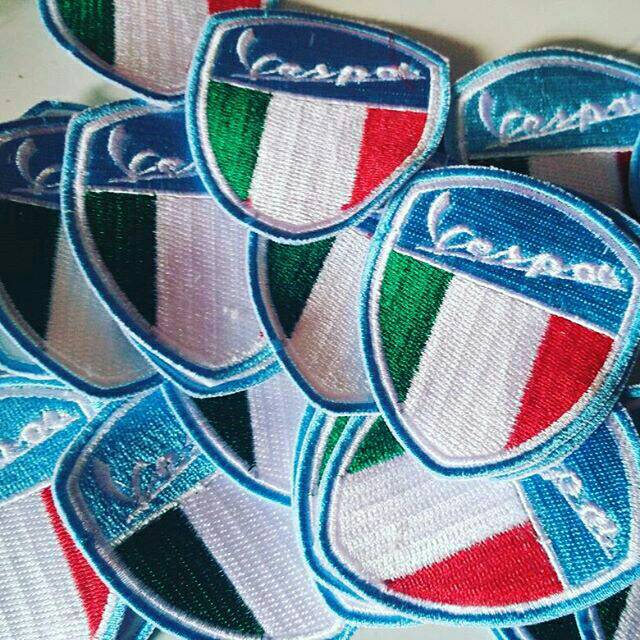 Emblem path vespa italy