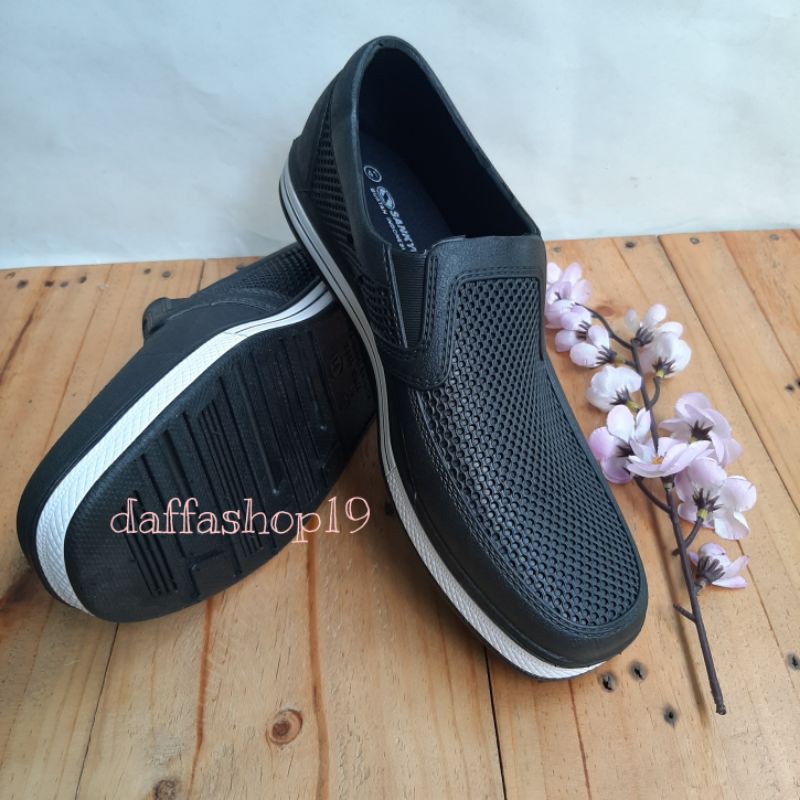 Sepatu  Karet Pria Merk Sankyo SAF 1146/Sepatu karet Pria SlipOn/Sepatu Anti Air enak dan nyaman