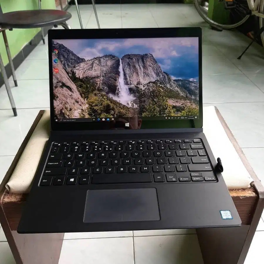 Laptop Dell XPS M5 RAM 8 SSD 256GB 2 in 1 TC bekas second