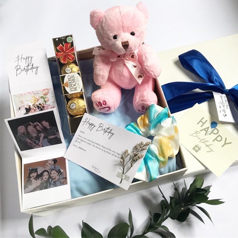 

Sweater Basic Blue / Kado Ulang Tahun / Kado Anniversary / Kado Wisuda / Hampers Ulang Tahun / Hampers Wisuda / Hampers Anniversary