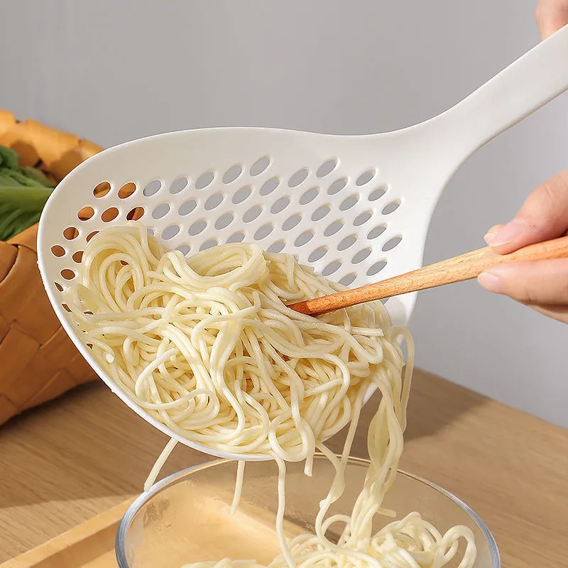 Multifunctional Heat Resistant Filter Scoop / Food Grade Large Scoop Kitchen Strainer Colander For Kitchen