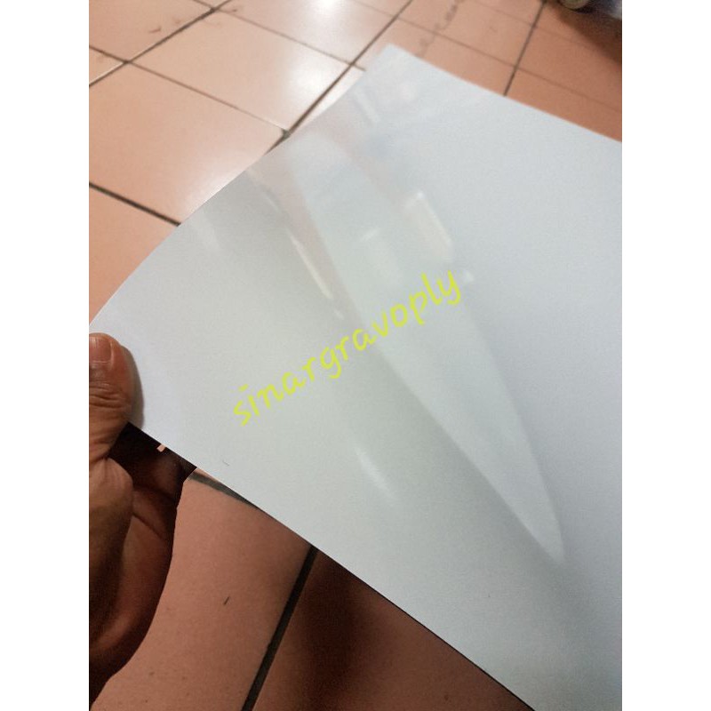 

gravoply putih 60x120cm teks hitam tebal 1.5mm