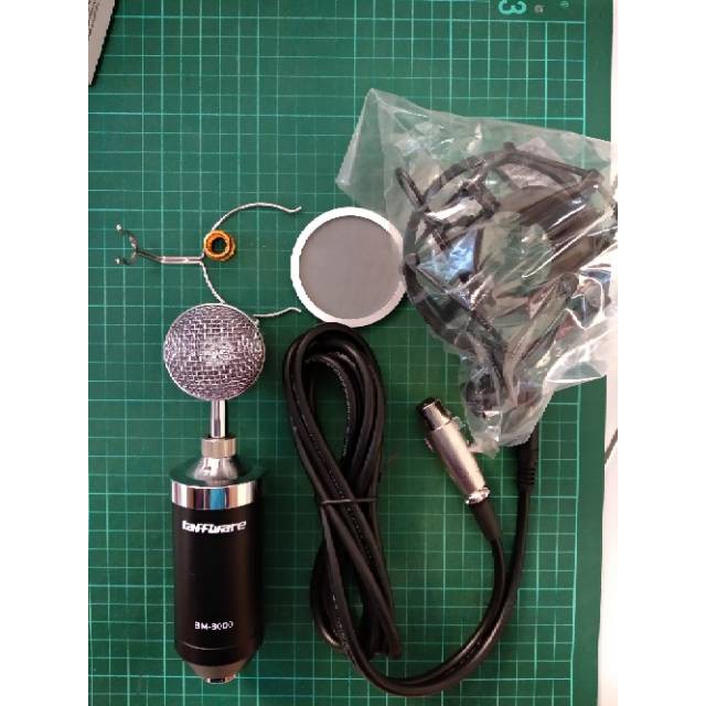Microphone Mikrofon Kondenser dengan Shock Proof Mount - BM-8000