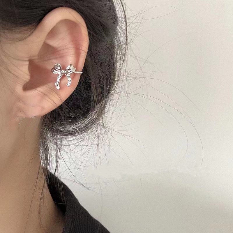 Roselife 1pc Anting Klip Tanpa Tindik Desain Pita Metal Gaya Korea Untuk Wanita