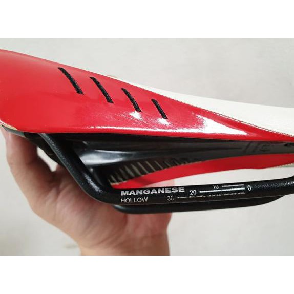 Sadel Saddle Jok Sepeda MTB Fizik Gobi XM Warna Merah Putih Ringan dan Nyaman Manganese Rail