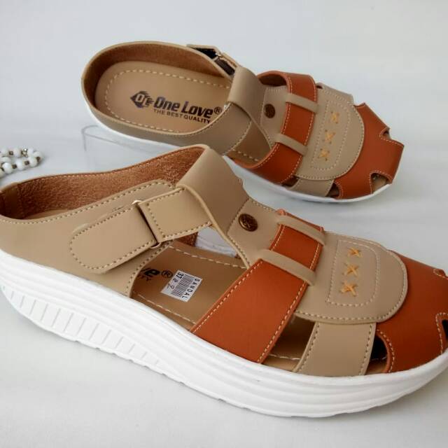 Sepatu sandal One love