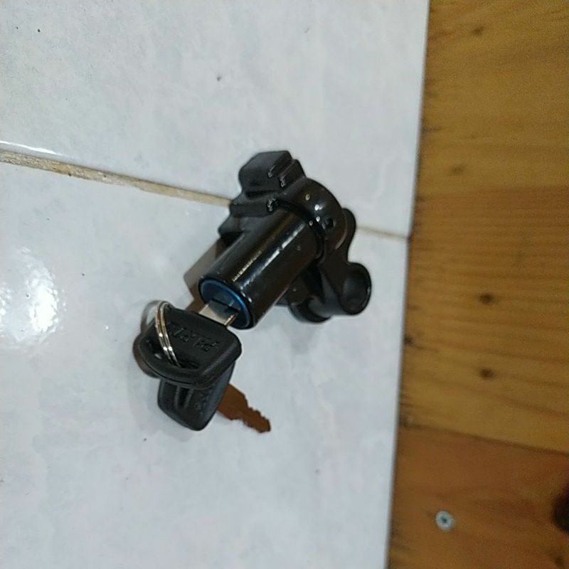 kunci jok supercub kunci jok motor c700 kunci jok belakang Honda C700 supercub